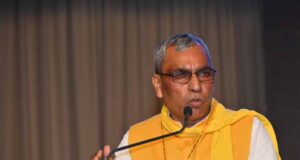 ‘इमरजेंसी लगाने वालों के साथ गलबहियां करते हैं और ज्ञान लोकतंत्र पर देते हैं’, अनिल राजभर ने अखिलेश यादव पर बोला तीखा हमला