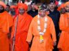 योगी आदित्यनाथ की अगुवाई में निकली गोरक्षपीठ की भव्य विजयादशमी शोभायात्रा, जगह-जगह हुआ स्वागत
