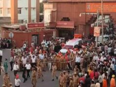 पहले मानवता, फिर परंपरा: एंबुलेंस के लिए सीएम योगी ने रुकवाई विजयादशमी शोभायात्रा