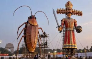 दिल्ली की रामलीला में जलेगा 30 फुट ऊंचा कॉकरोच का पुतला, सोशल मीडिया पर छिड़ी बहस