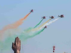 वाराणसी में गंगा की लहरों के ऊपर आसमान में गूंजा भारतीय वायुसेना का शौर्य, राफेल-सुखोई के करतबों से रोमांचित हुए दर्शक