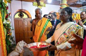 राष्ट्रपति द्रौपदी मुर्मु ने माँ दंतेश्वरी की पूजा-अर्चना कर देशवासियों की सुख-समृद्धि और खुशहाली की कामना की