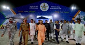 प्रधानमंत्री मोदी के आगमन और एयर शो के मद्देनजर मुख्यमंत्री योगी ने तैयारियों की समीक्षा की
