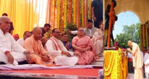 मुख्यमंत्री ने राष्ट्रपिता महात्मा गांधी की प्रतिमा पर किया पुष्पार्चन