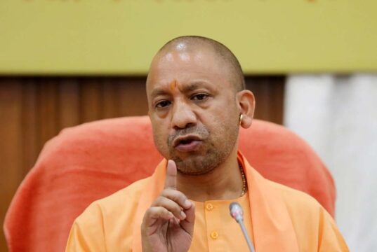 कानपुर में भाजपा नेता से 32 लाख की लूट, CM योगी ने खुद ली रिपोर्ट; थाना प्रभारी सस्पेंड