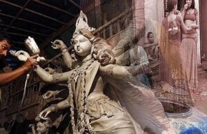 दुर्गा प्रतिमा में क्यों मिलाई जाती है रेड लाइट एरिया की मिट्टी? जानिए बंगाल की अनोखी परंपरा