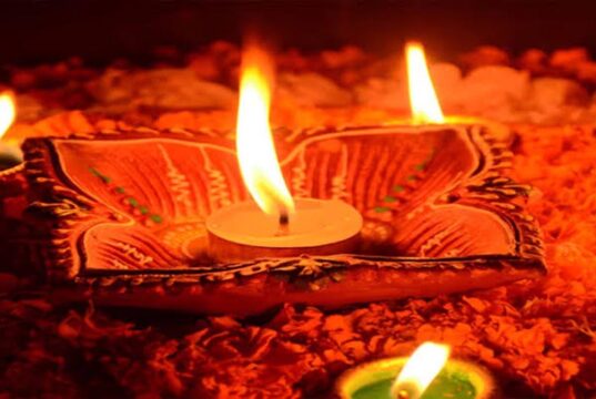 शारदीय नवरात्रि में अखंड ज्योति जलाने से पहले जान लें सही दिशा और जरूरी नियम