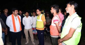 कवर्धा-बेमेतरा मार्ग पर पशुओं को देख उप मुख्यमंत्री विजय शर्मा ने अधिकारियों को लगाई फटकार