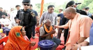 योगी सरकार के निर्देश पर लखनऊ के बाढ़ प्रभावित क्षेत्रों में राहत कार्य युद्धस्तर पर जारी