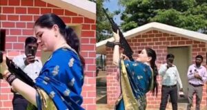 पुलिस लाइन में शस्त्र पूजा, IPS अंकिता शर्मा ने AK-47 से की फायरिंग
