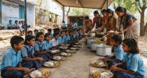 Bilaspur के स्कूलों में संयुक्त संचालक का औचक निरीक्षण, मध्यान्ह भोजन में मिली गड़बड़ी