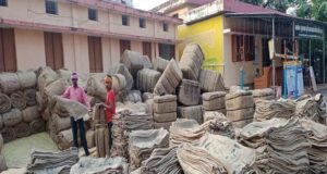 धान खरीदी पर संकट: नए बारदानों के टेंडर नहीं, पुराने बोरों से होगी खरीद