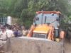 राजनांदगांव में गाय का कटा सिर मिलने पर आरोपी की दुकान पर चला बुलडोजर