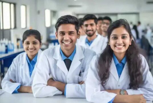 एमपी में MBBS की 62 सीटों पर 13,876 दावेदार, डॉक्टर बनने के लिए कड़ी टक्कर; भोपाल में एक सीट पर 944 की होड़