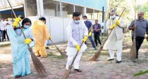 स्वच्छता को अपनी आदत बनाएं, स्वच्छ एवं स्वस्थ भारत के निर्माण में दें योगदान : उप मुख्यमंत्री शुक्ल