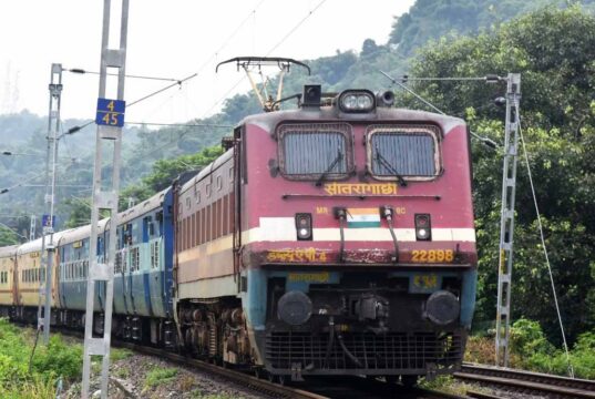 दिवाली-छठ पर यूपी-बिहार जाने वाली ट्रेनों के समय में बदलाव, दिल्ली से सफर करने से पहले चेक करें नया शेड्यूल