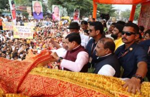 इंदौर में विशाल चुनरी यात्रा में शामिल हुए मुख्यमंत्री डॉ. यादव