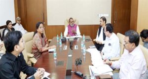 योजनाओं के लक्ष्य समय-सीमा में पूर्ण करें, सभी जरूरतमंदों तक पहुँचाएँ लाभ : मंत्री कुशवाहा