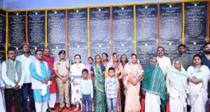 मुख्यमंत्री विष्णु देव साय ने पूर्व केंद्रीय मंत्री स्वर्गीय लरंग साय जी की प्रतिमा का किया वर्चुअल अनावरण