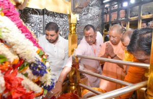 मुख्यमंत्री योगी ने विधि विधान से किया मां विंध्यवासिनी का दर्शन-पूजन